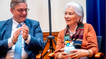 GALA VIDEO - Oups ! La reine Paola de Belgique révèle accidentellement ses orientations politiques !