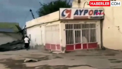 Kuvvetli Rüzgarın Etkisiyle Ağaçlar Devrildi