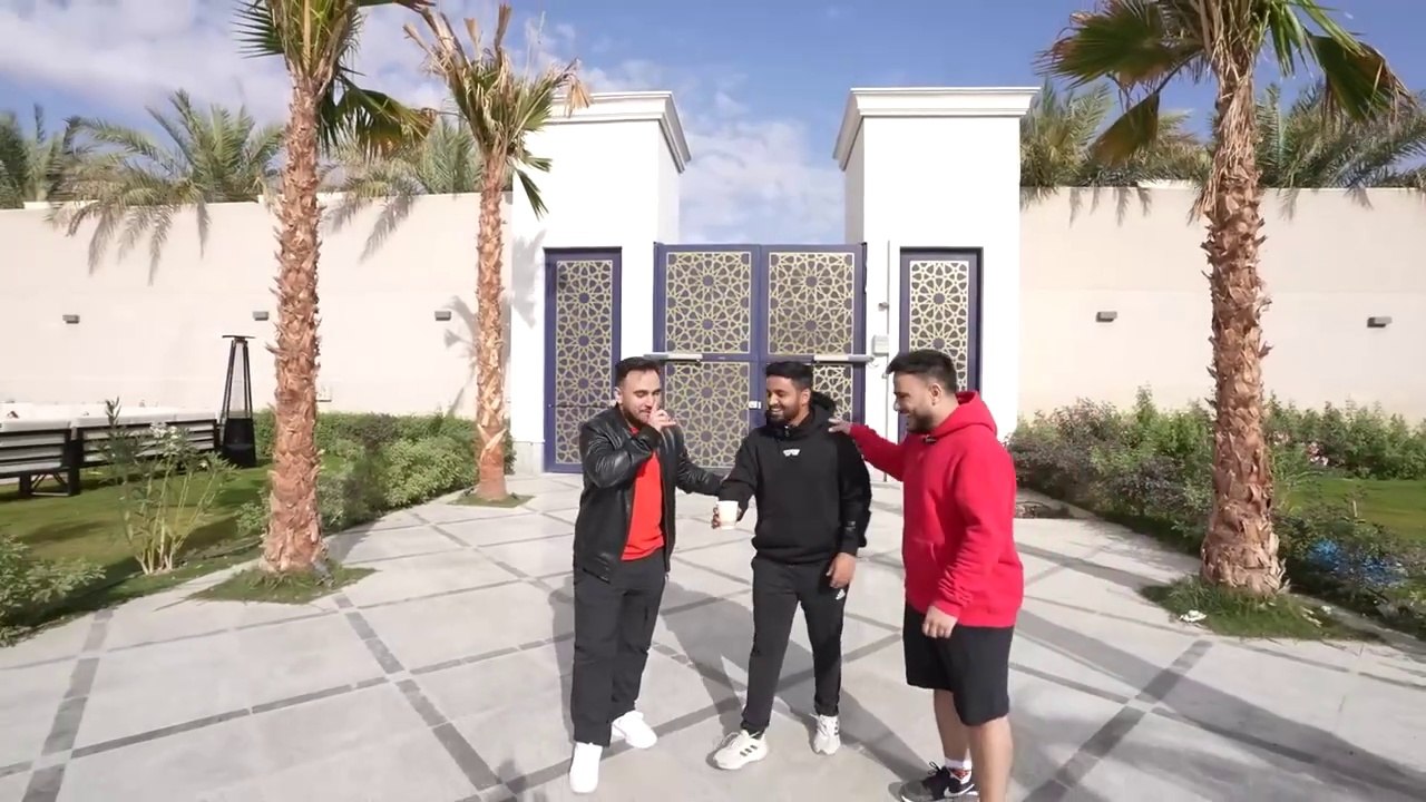 صدمنا أعضاء باور وصممنا غرفهم في قصر باور - We shocked the Bauer members and designed their rooms in the Bauer Mansion.