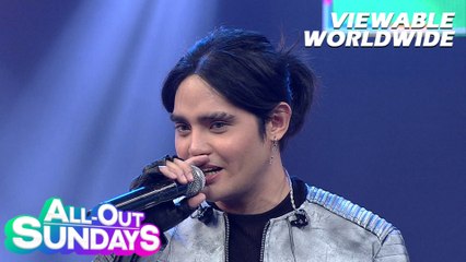 All-Out Sundays: Pinuno ng P-Pop group na “SB19” na si PABLO, nagpakalat ng good vibes sa EDSA!