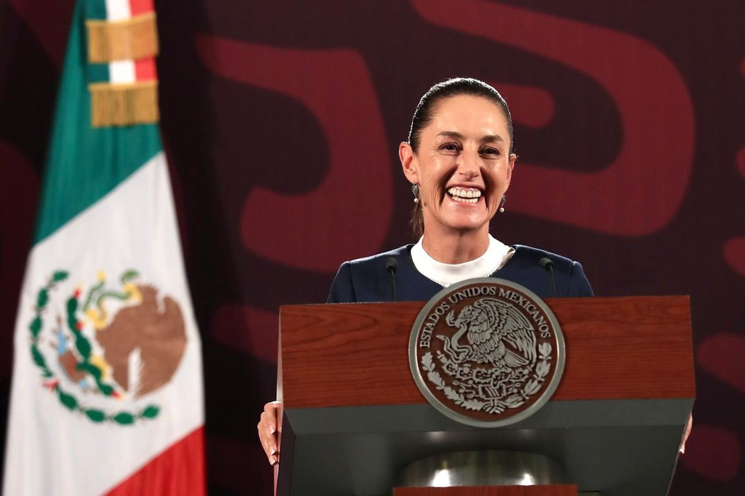 Acuerdan AMLO y Sheinbaum avanzar en reformas constitucionales