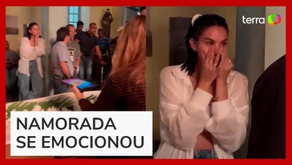 Namorada de Paulo Vieira chora ao ver ator em caixão durante encenação; veja vídeo