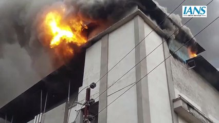 Maharashtra के Bhiwandi taluka में Diaper बनाने वाली Factory में लगी भीषण आग