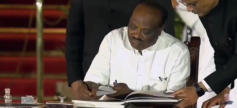 Un animal ressemblant à un léopard, aperçu en direct à la télévision lors de la prestation de serment du gouvernement indien, était en fait un chat , selon la police. L'animal a traversé le palais présidentiel hautement gardé au coeur de la capitale New