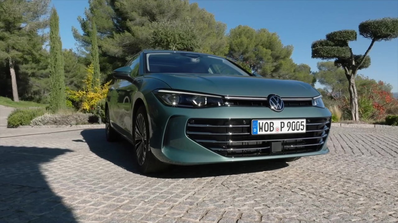 Der neue Volkswagen Passat - Assistiert fahren - Park Assist Plus merkt sich den Weg