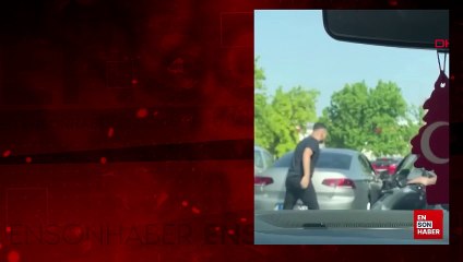 Önünü kestiği otomobilin sürücüsüne bıçakla saldırdı