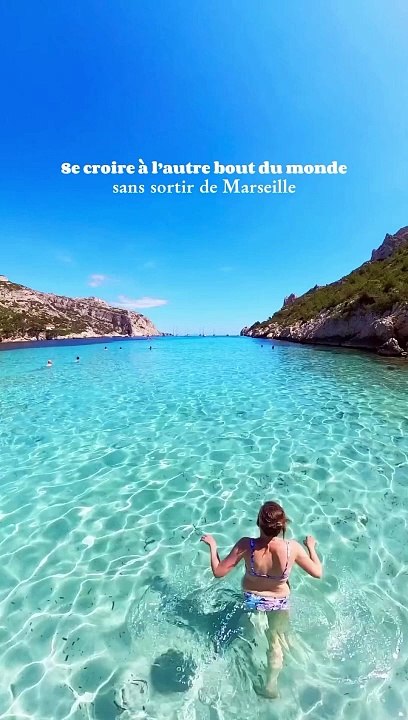 Marseille c'est aussi ça : du soleil, du sable blanc et des eaux bleues translucides ! ✨   Calanque de Sormiou, Marseille  @joli.fouillis  Abonne-toi au Petit Mauda !   #petitmauda #guide #spot #pepite #suddelafrance #southoffrance #calanque #ma