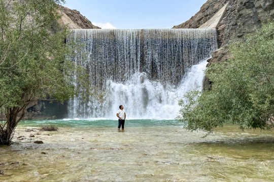 Yağışlarla coşan yapay şelale ilgi görüyor