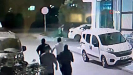 El frenini çekmeyi unuttu, ölümden döndü! Kayan taksisini durdurmaya çalışırken altında kaldı