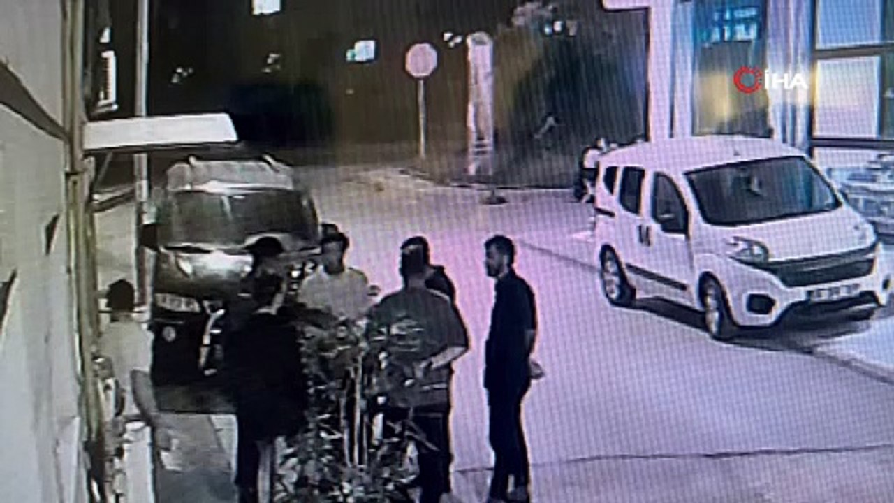 Akılalmaz kaza kamerada: Taksici kendi aracının altında kaldı