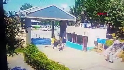 BURSA - Evde çalınmaması için yanında taşıdığı 170 bin lirayı gezerken kaybetti, alan 'sarı poşet' detayından yakalandı