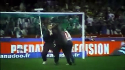 Envahissement du terrain France - Algérie 2001: réactions au bord du terrain