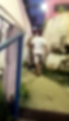 Suspeito de trocar tiros com a polícia é socorrido por agentes em Salvador