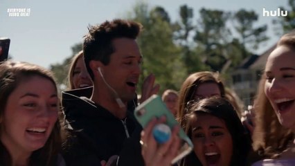 Bande-annonce de Everyone Is Doing Great / James Lafferty aurait pu ne jamais jouer dans Les Frères Scott
