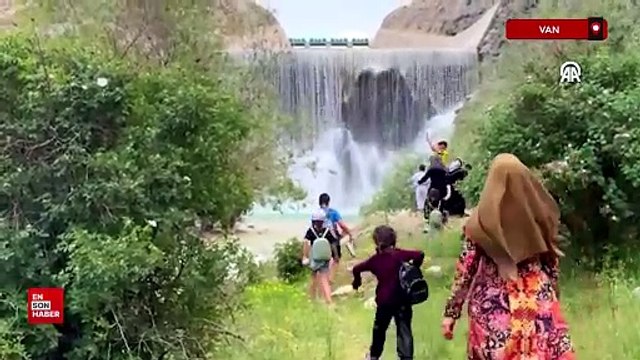 Zernek Barajı'ndaki yapay şelale ilgi görüyor