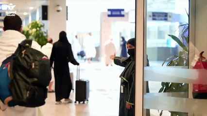 عمرها 130 عاما.. شاهد وصول أكبر الحجاج سناً إلى السعودية