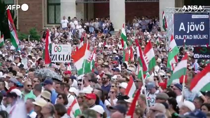 Download Video: Ungheria, in migliaia alla manifestazione contro Orban a Budapest