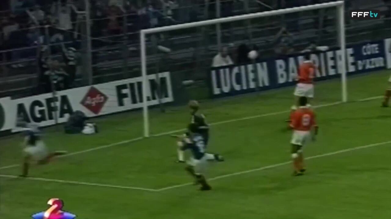 Jean-Pierre Papin, ses plus beaux buts en bleu, compilation