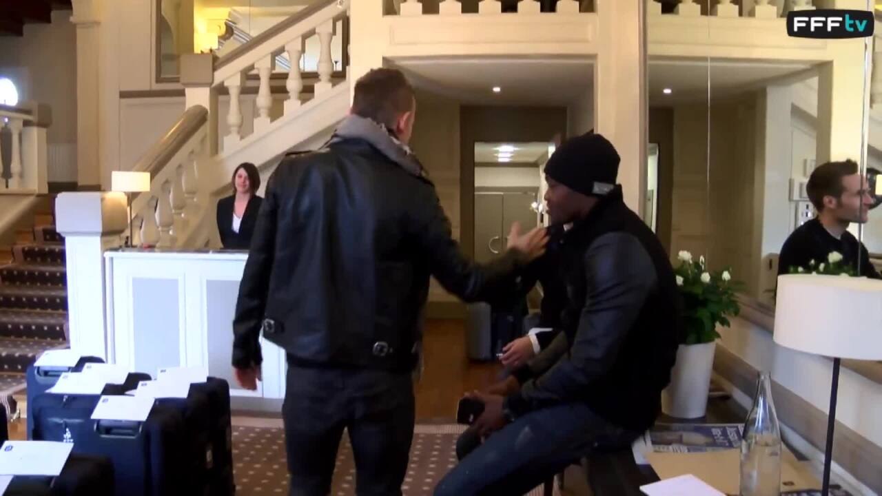 Exclusif l'arrivée des Bleus à Clairefontaine (France - Pays-Bas)