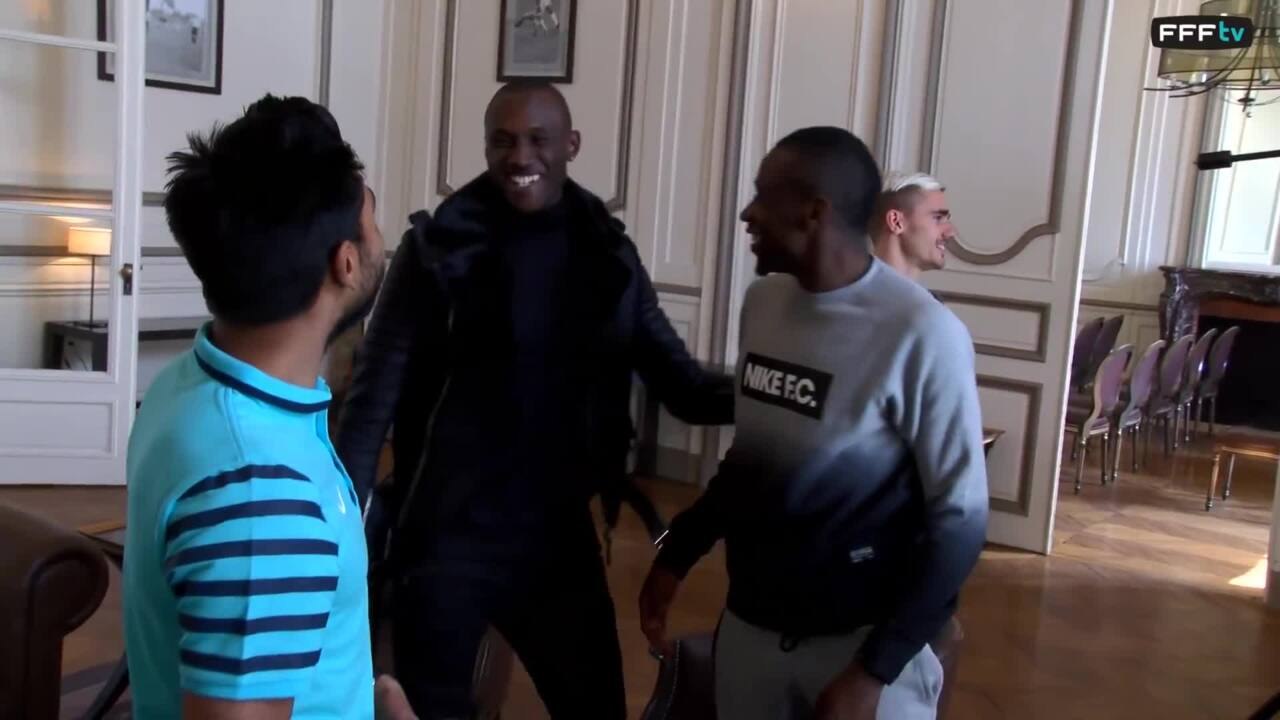 L'arrivée des Bleus à Clairefontaine pour France - Brésil