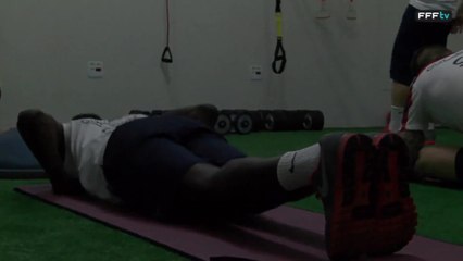 Exclu l'échauffement des Bleus dans le vestiaire