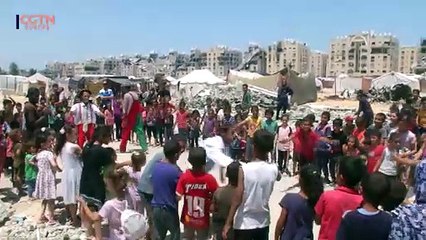 Gaza clowns help displaced children raise a smile
