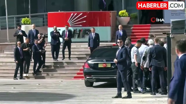 Özel, Mor reyhan çayı var demişti, Erdoğan görüşmede kahve içti