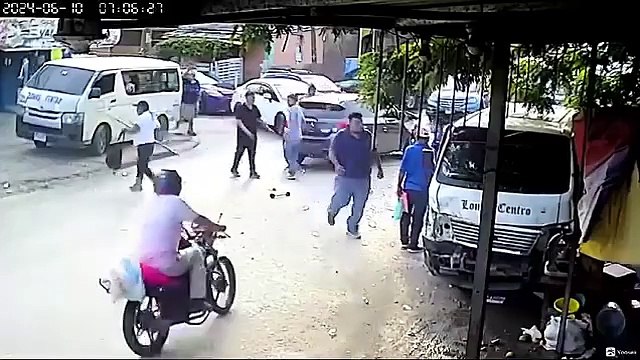 Cámara capta momento en que bus 'rapidito' colisiona con varios vehículos en SPS