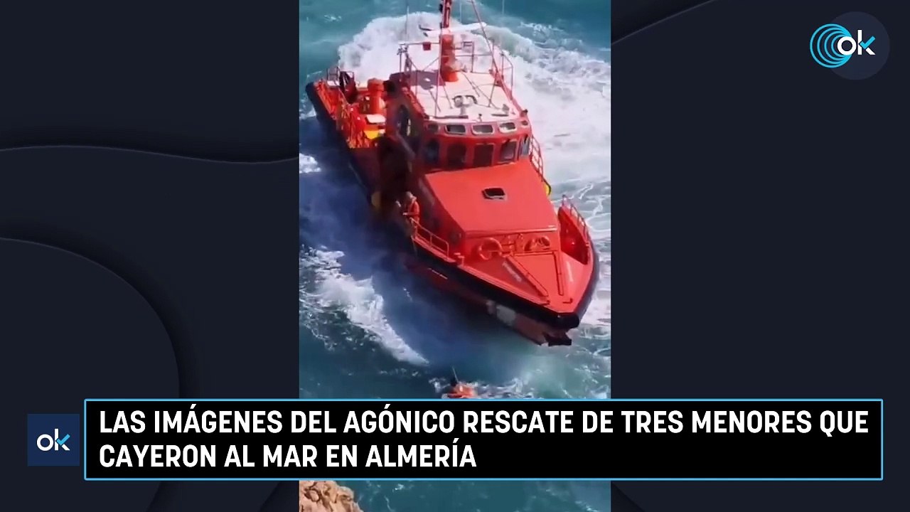Las imágenes del agónico rescate de tres menores que cayeron al mar en Almería