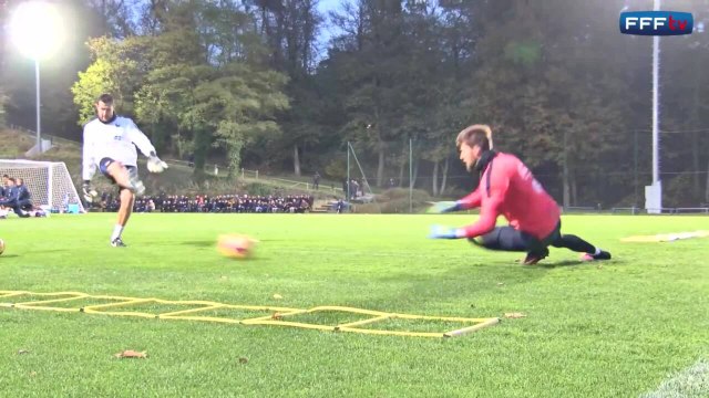 Lloris, Mandanda et Costil à l'échauffement à Clairefontaine