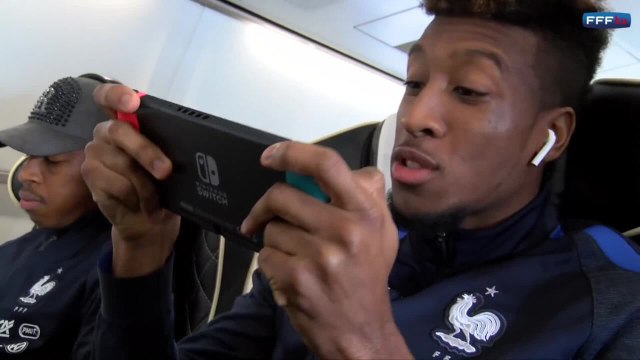 Les Bleus de retour en France, inside