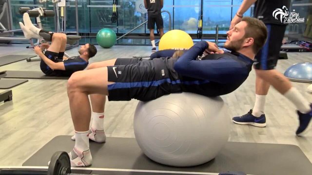 Les Bleus se préparent avant l'entraînement à Clairefontaine