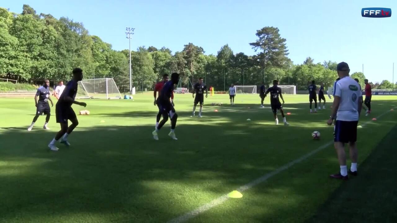 Séance à huis clos pour les Bleus