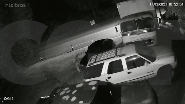 Trio é flagrado tentando furtar carro na Rua Europa