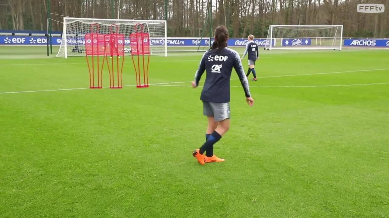 Magnifique coup franc d'Amel Majri