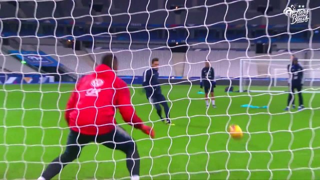 Reprises de volée et parades au Stade de France, Equipe de France
