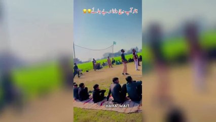 Pakistanion ka kam check kray