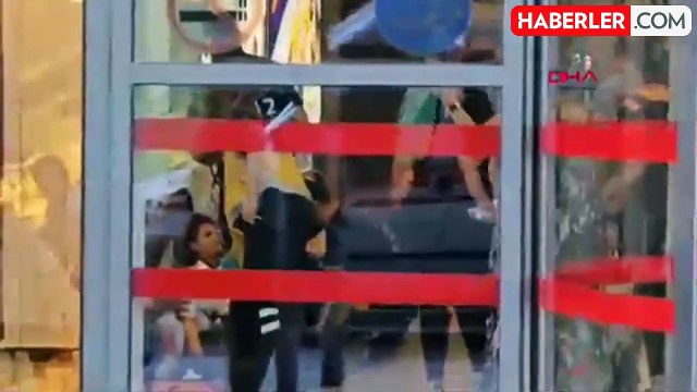 Edirne'de alışveriş merkezi otoparkında otomobil yangını