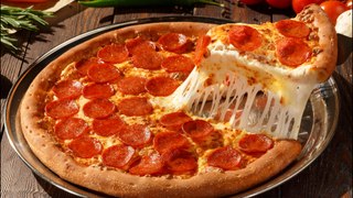 Pizza Hut's Employees Are Warning Us About These Terrible Items