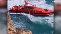 Rescatan a tres menores arrastrados por el mar durante el temporal en Almería