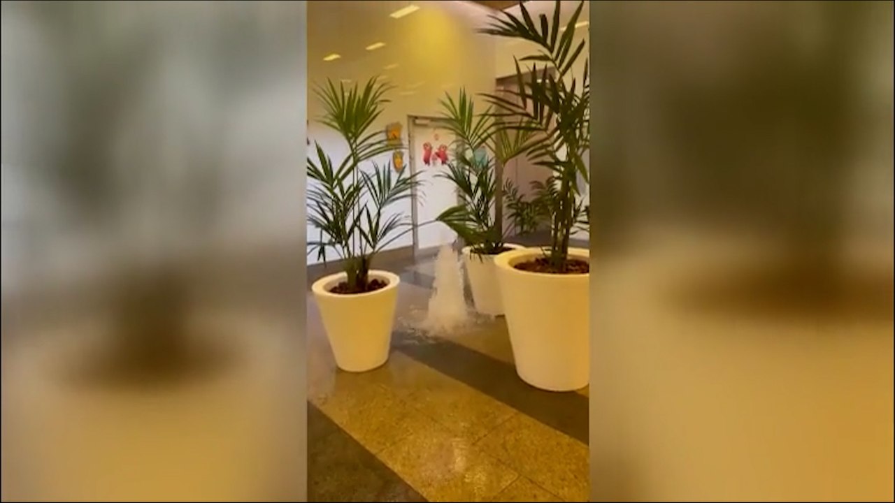 El aeropuerto de Mallorca se inunda tras las fuertes lluvias