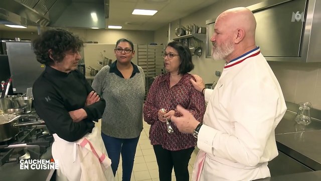 Christine (Cauchemar en cuisine) fond en larmes dans les bras de Philippe Etchebest