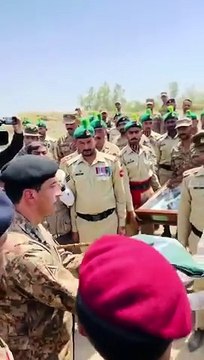 Captain Faraz Ilyas Shaheed - Pakistan Flag Awarded to his Parents