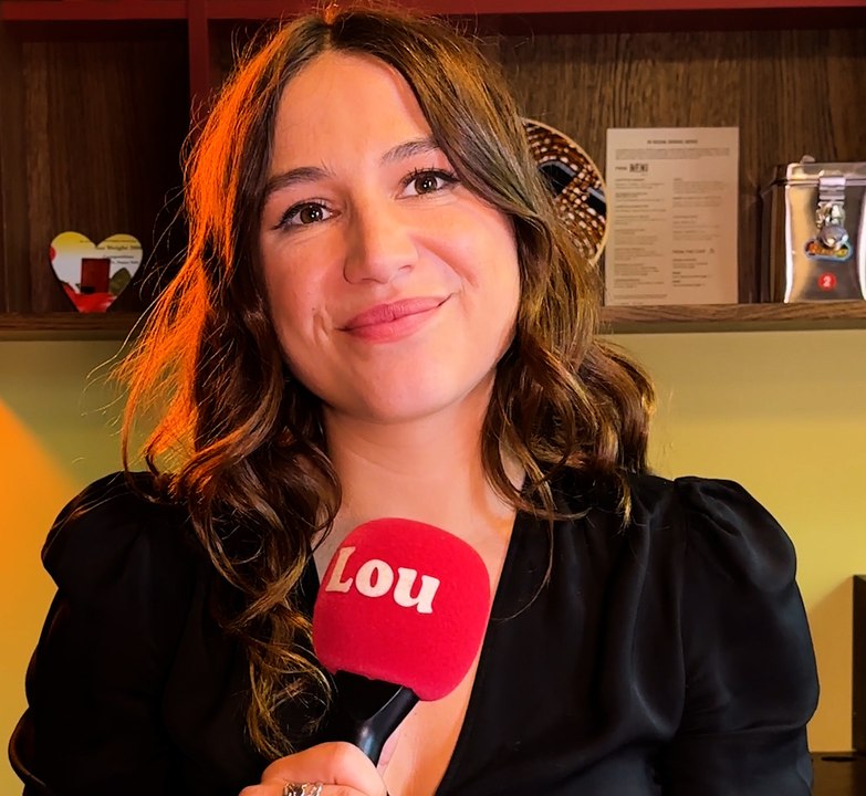 Izia Higelin parle de secrets de famille et d'amour