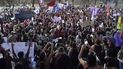 Projeto que endurece penas para o aborto gera protestos no Brasil