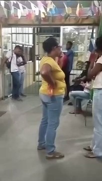 Estudantes e professores ficam sitiados na Caixa A'água por causa de guerra de fogos de artifício