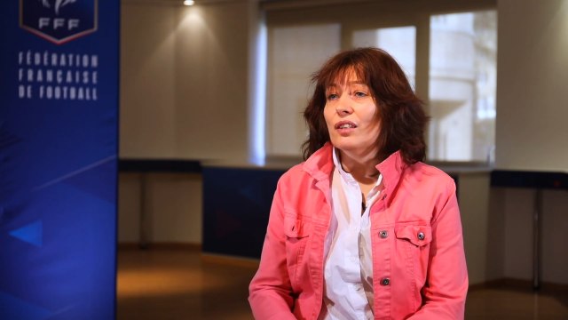 Dans les vestiaires de la Direction des Compétitions Nationales avec Christine