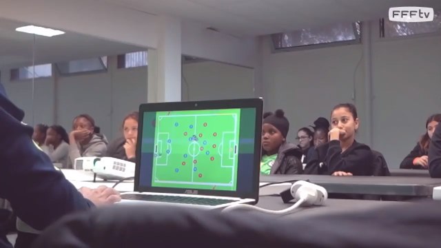 Les sections sportives féminines se forment à l'arbitrage