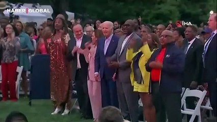 Joe Biden'ın şaşırtan halleri: Beyaz Saray'daki etkinlikte dondu kaldı