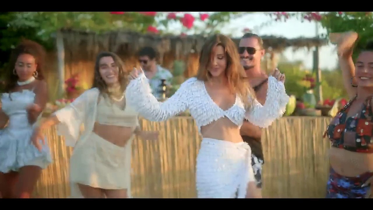 Nancy Ajram - Tegy Nenbeset (Official Music Video) نانسي عجرم - تيجي ...